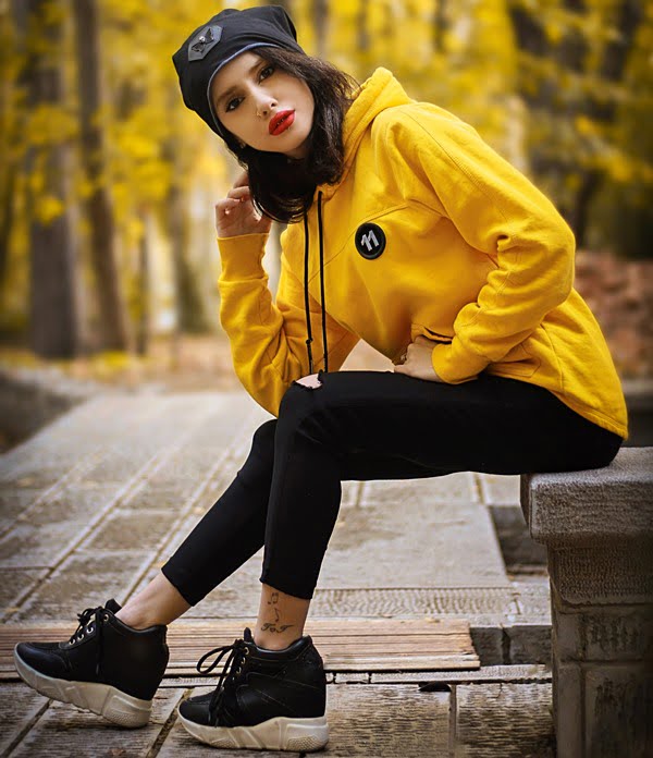 Pantone 2021: Yellow Illuminating y Ultimate Gray, los veremos en todo 2 Para Pantone 2021, el Yellow Illuminating será uno de los tonos protagonistas. Foto Amir Taheri para Unsplash