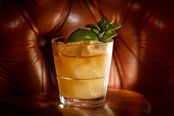 Celebra el Día Internacional del ron con estos 5 cocteles 6 Disfruta un Daiquiri este Dia Internacional del Ron. Foto Robert Krajewski en