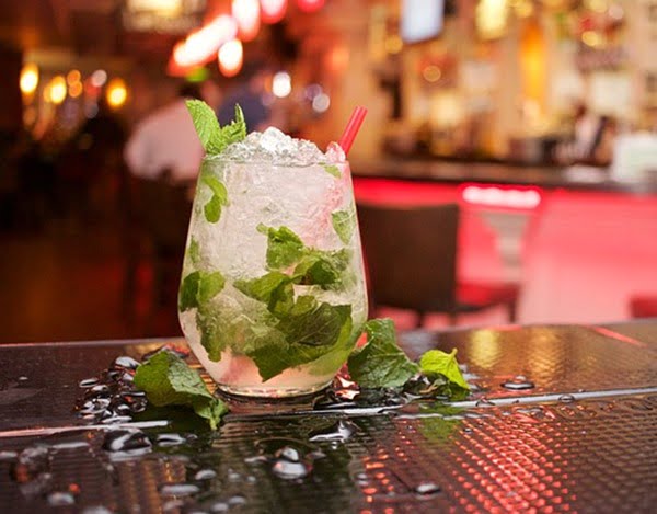 Celebra el Día Internacional del ron con estos 5 cocteles 3 El mojito es refrescante y delicioso. Foto StockSnap en