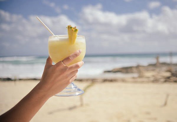 Celebra el Día Internacional del ron con estos 5 cocteles 4 Pina Colada uno de los cocteles mas populares con ron. Foto stokpic en