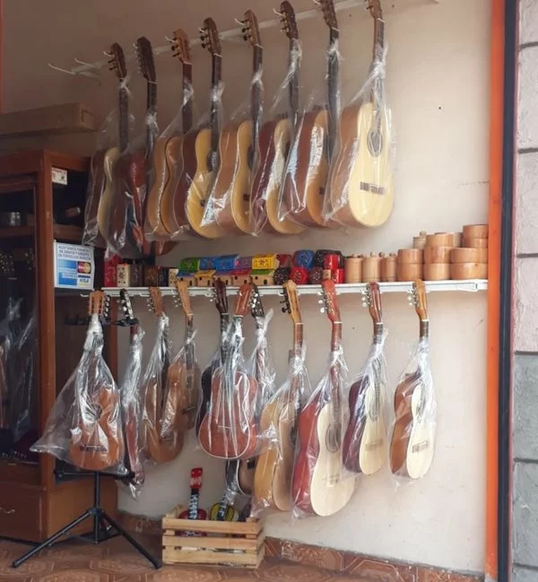 Actualmente existen en Paracho más de 300 fabricantes de guitarras. Foto Revista Estilos