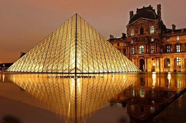 El museo de Louvre desarrolló su propia plataforma para sus recorridos virtuales. Foto Edi Nugraha en Pixabay