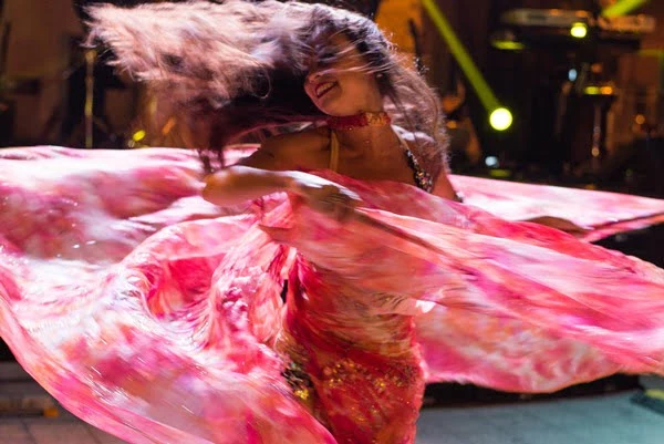 El belly dance llegó a Argentina y después a México. Foto Gianluca Carenza en Unsplash