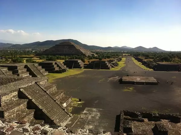 Teotihuacán es una de las zonas arqueolócias más hermosas de México. Foto Jnanni en Pixabay