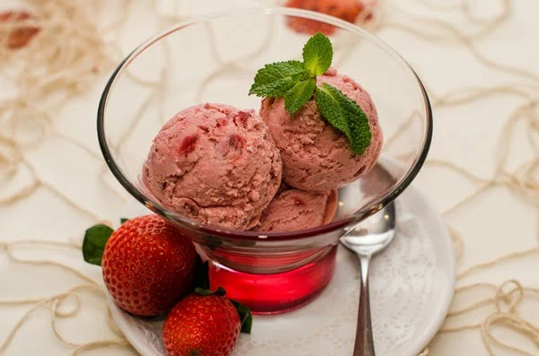 Además de ser delicioso, el helado aporta muchos beneficios. Foto Elena Oparina en Unsplash