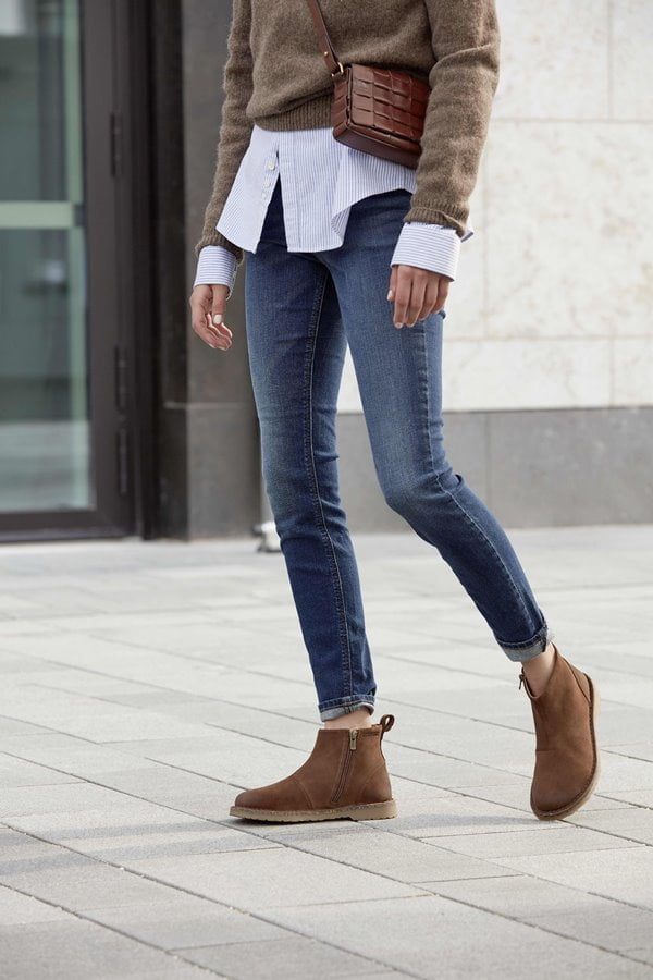 Look con jeans y botines Birkenstock, modelo Stalon. Foto: Cortesía