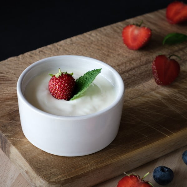 Mascarilla casera de fresas con yogurt. Foto Tiard Schulz en Unsplash