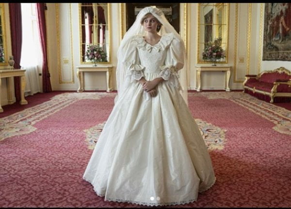 Una de las escnas más importantes que tendrán Emma Corrin es la boda real