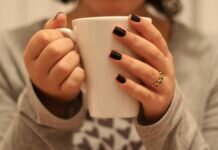 Uñas de invierno: 7 ideas para tu manicura Te compartimos ideas para tus manicura de invierno. Foto Leticia Alvares 10 en Pixabay