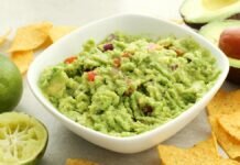 Conoce 5 botanas saludables para ver el Super Bowl. Foto Racool_studio para freepik.es
