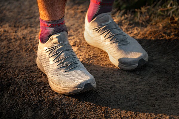 Kilian Jornet colaboró para desarrollar el S/LAB Pulsar, perfecto para la montaña. Foto Cortesía