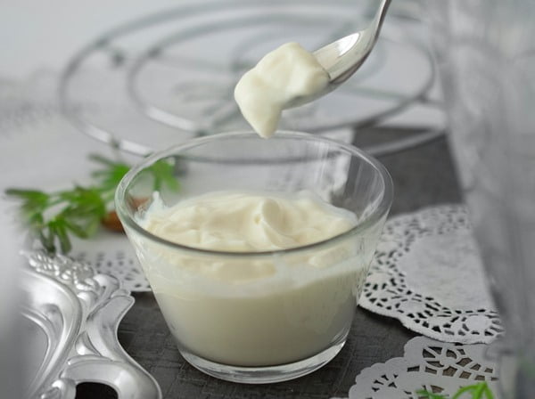 Mascarilla casera relajante con yogurt griego natural. Foto Sara Cervera en Unsplash