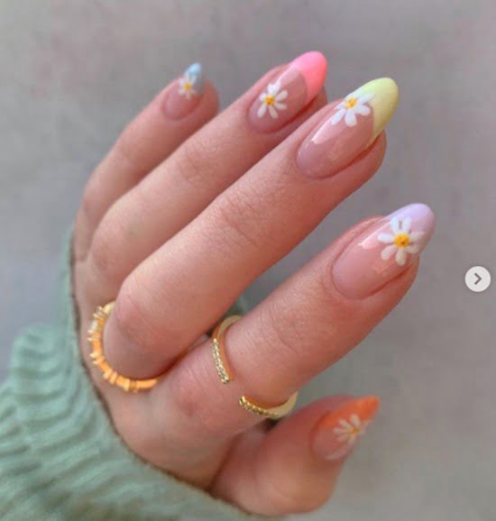 Uñas de primavera en tonos pastel. Foto Instagram @amberjhnails