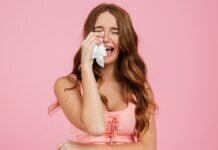 Descubre el helado que ayuda a superar las 5 etapas del duelo amoroso Descubre el helado que te ayudará a superar una ruptura amorosa. Foto Drobotdean para freepik.es