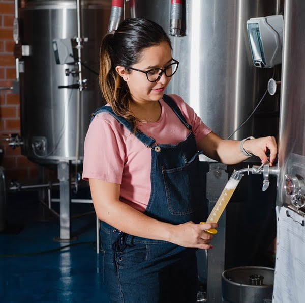 Gabriela Fiscal, cervecería Cuatro Palos. Foto Cortesía