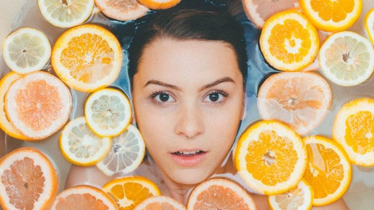 Descubre 5 beneficios que la naranja le brinda a tu piel